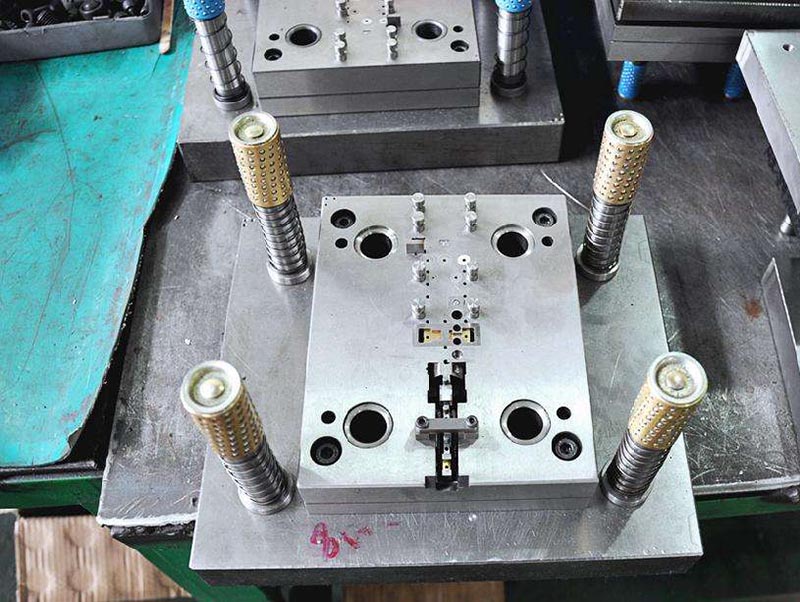 召陵模具制造-01